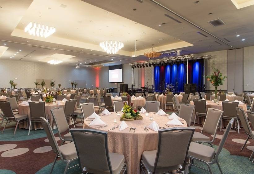 فندق Holiday Inn Texarkana Arkansas Convention Center, An Ihg