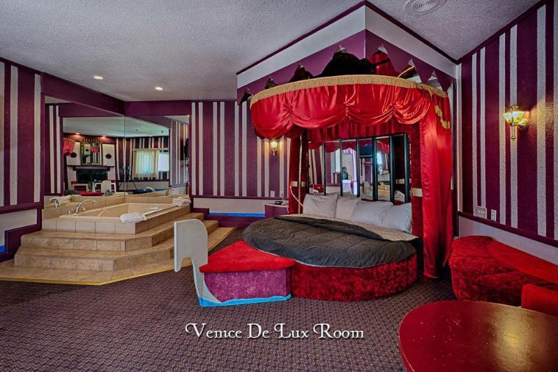 هتل Inn of The Dove