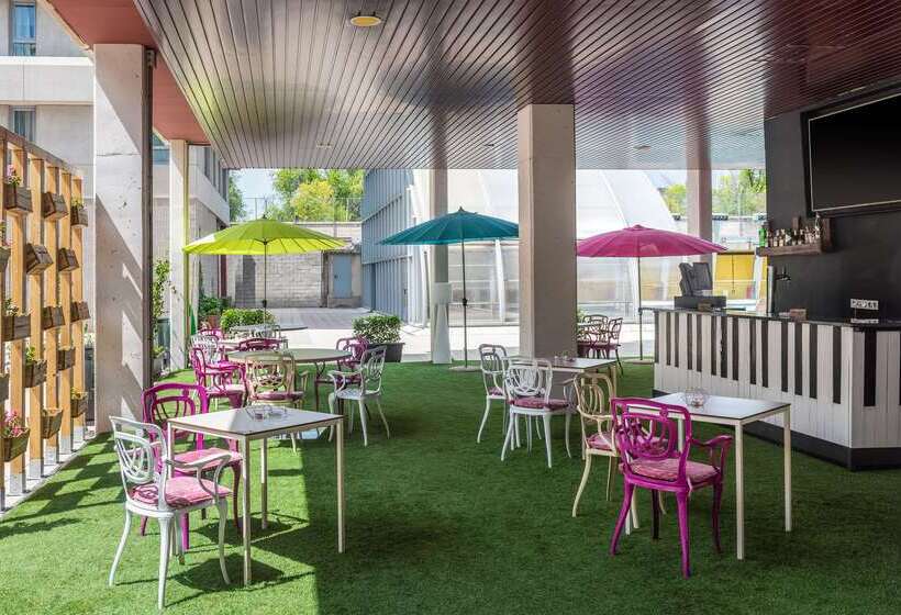 فندق Madrid Airport Suites, Affiliated By Meliá