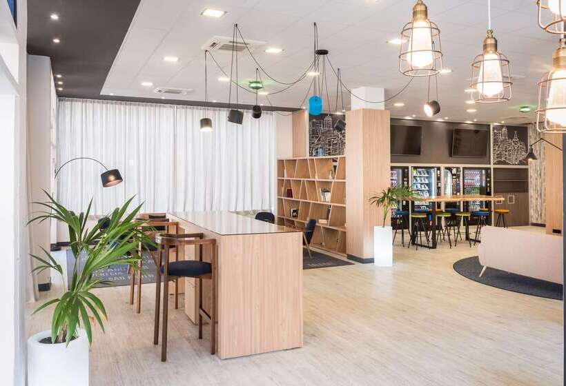 فندق Madrid Airport Suites, Affiliated By Meliá