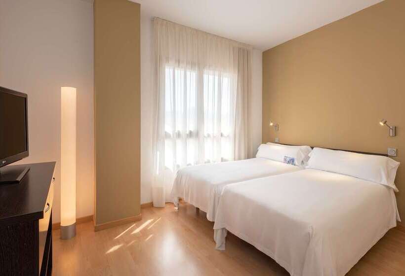 فندق Madrid Airport Suites, Affiliated By Meliá