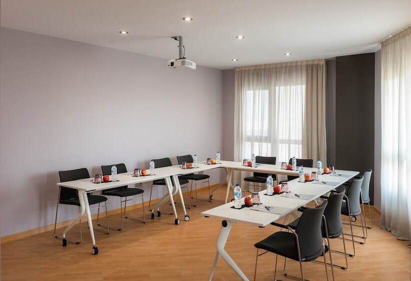 فندق Madrid Airport Suites, Affiliated By Meliá