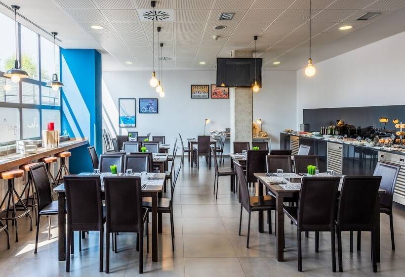 فندق Madrid Airport Suites, Affiliated By Meliá