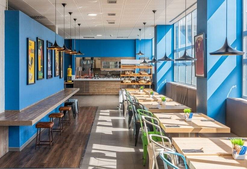 فندق Madrid Airport Suites, Affiliated By Meliá