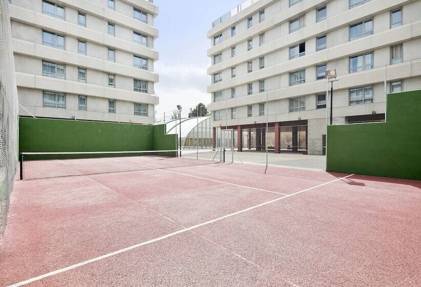 فندق Madrid Airport Suites, Affiliated By Meliá