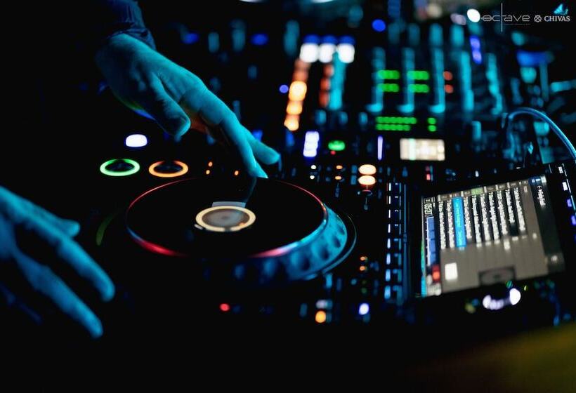 Отель Marriott Bangkok Sukhumvit