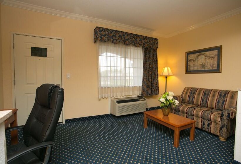 בית מלון כפרי Memorylane Inn & Suites