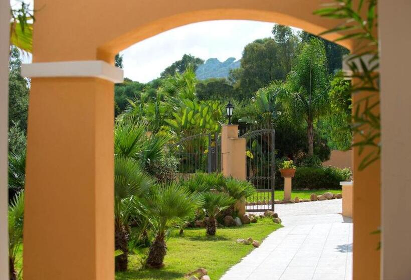 בית מלון כפרי Amareclub Rocca Dorada