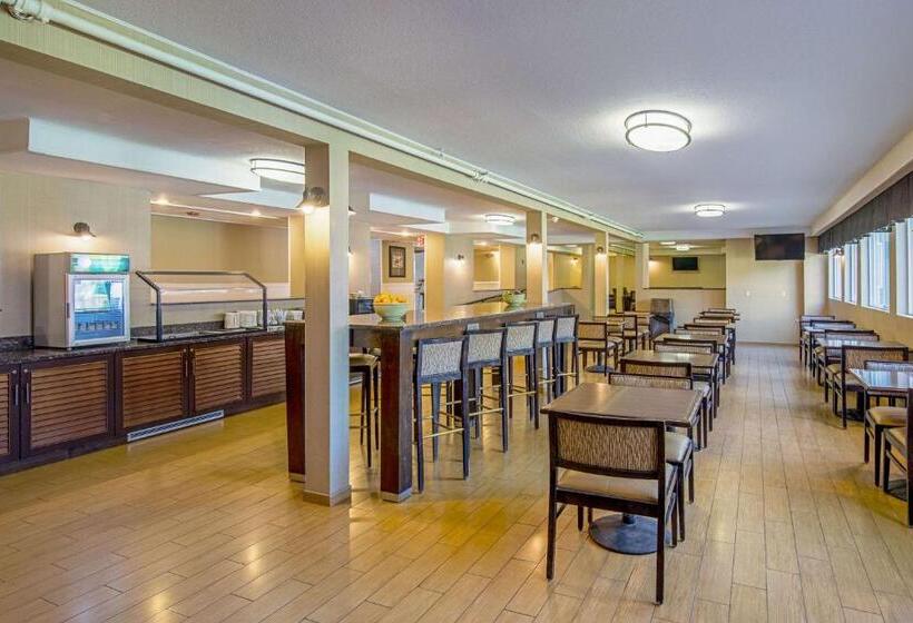 Roosevelt Hotel   Undergoing Improvements