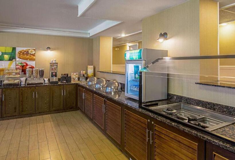 Roosevelt Hotel   Undergoing Improvements