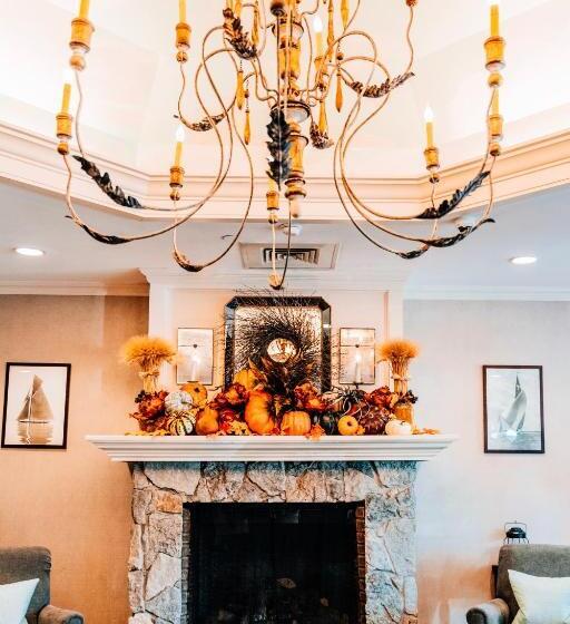 Salem Waterfront Hotel & Suites