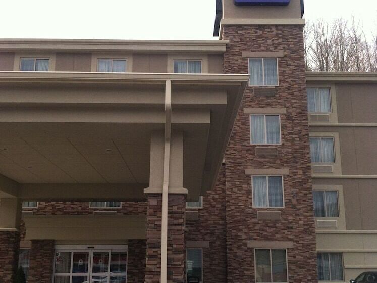 Отель Sleep Inn & Suites Clintwood