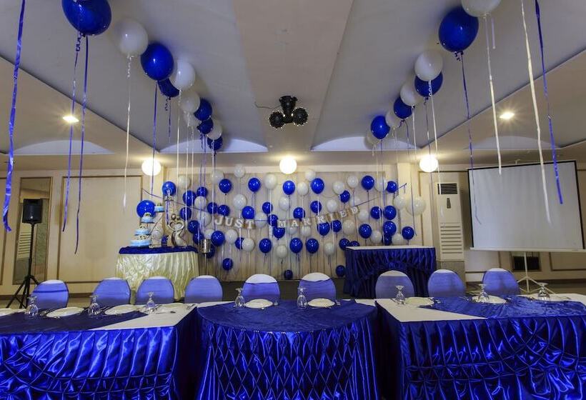 The Orchard Cebu Hotel & Suites