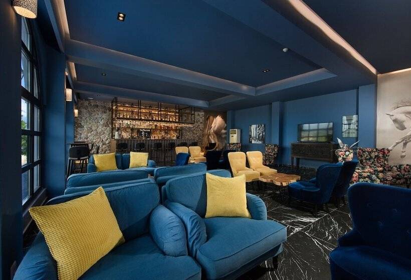 Отель The Royal