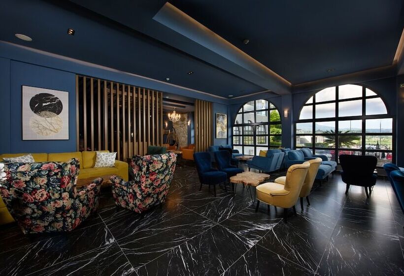 Отель The Royal