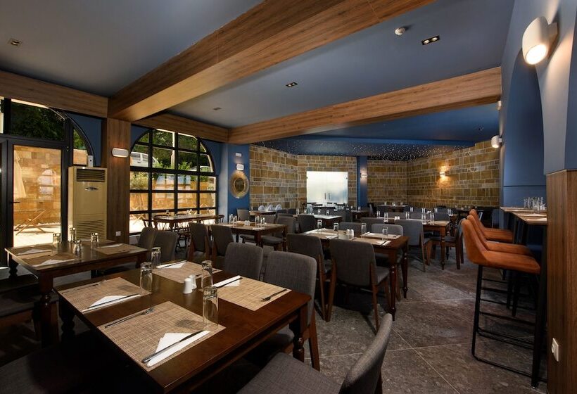 Отель The Royal