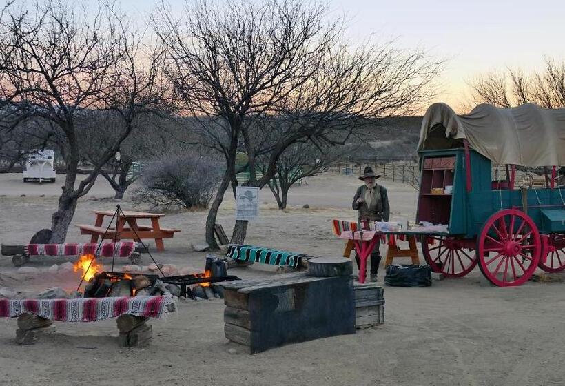 בית מלון כפרי Tombstone Monument Guest Ranch
