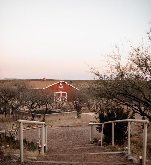 בית מלון כפרי Tombstone Monument Guest Ranch