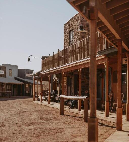 בית מלון כפרי Tombstone Monument Guest Ranch
