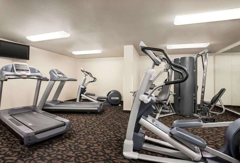 فندق Travelodge By Wyndham Mcalester