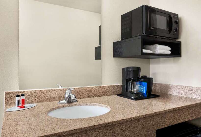 فندق Travelodge By Wyndham Mcalester