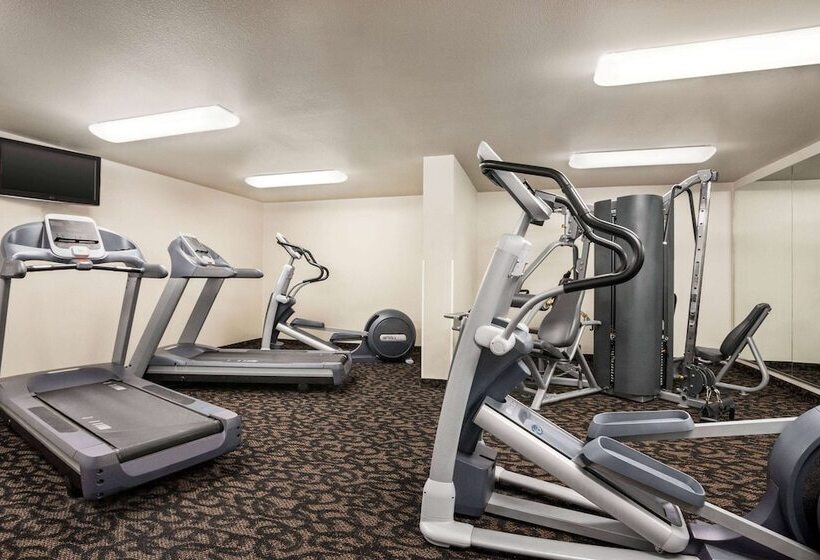 فندق Travelodge By Wyndham Mcalester