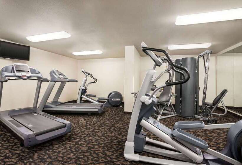 فندق Travelodge By Wyndham Mcalester