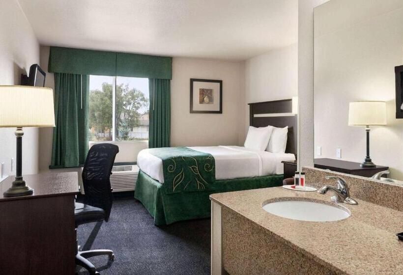 فندق Travelodge By Wyndham Mcalester