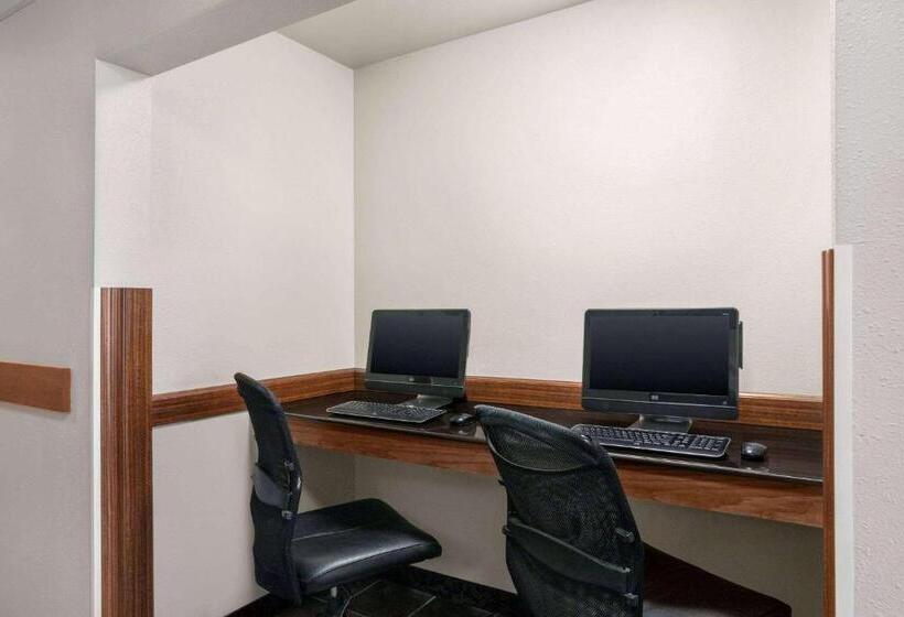 فندق Travelodge By Wyndham Mcalester