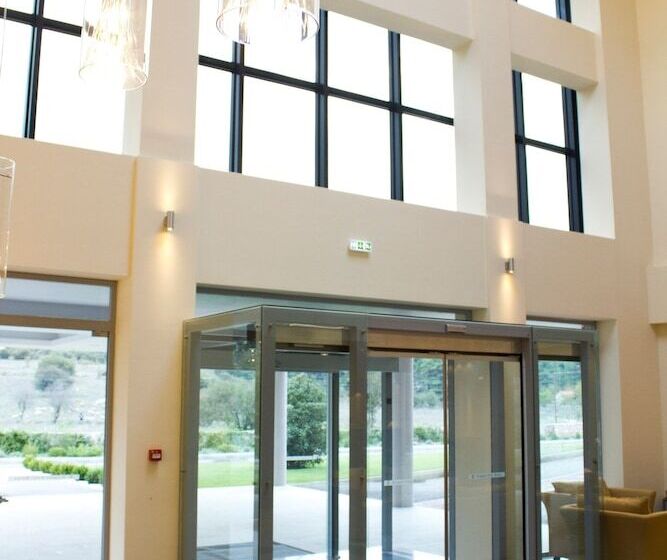 בית מלון כפרי Tripoli City