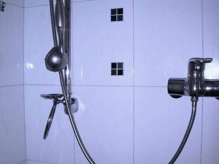 هتل Kowloon Youth Village Tsim Sha Tsui 九龙青年公寓