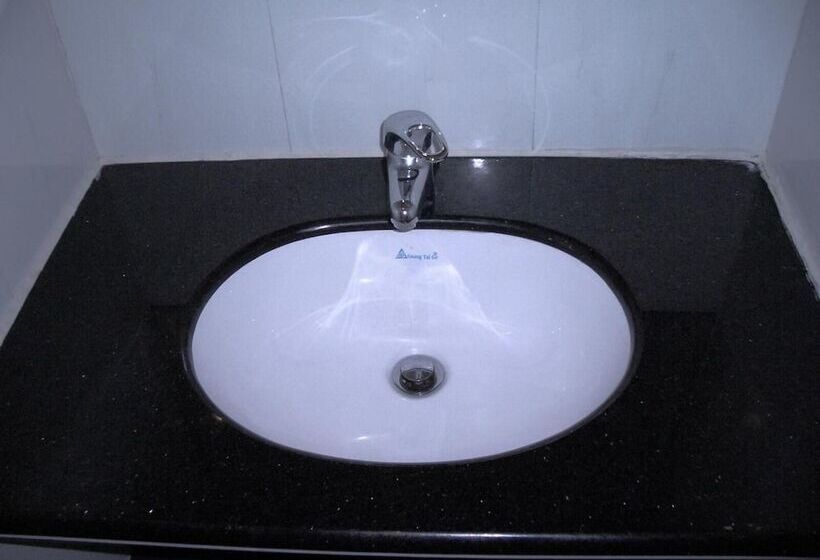 هتل Kowloon Youth Village Tsim Sha Tsui 九龙青年公寓