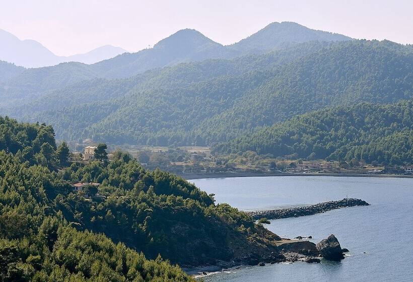 هتل Xenia Residence & Suites