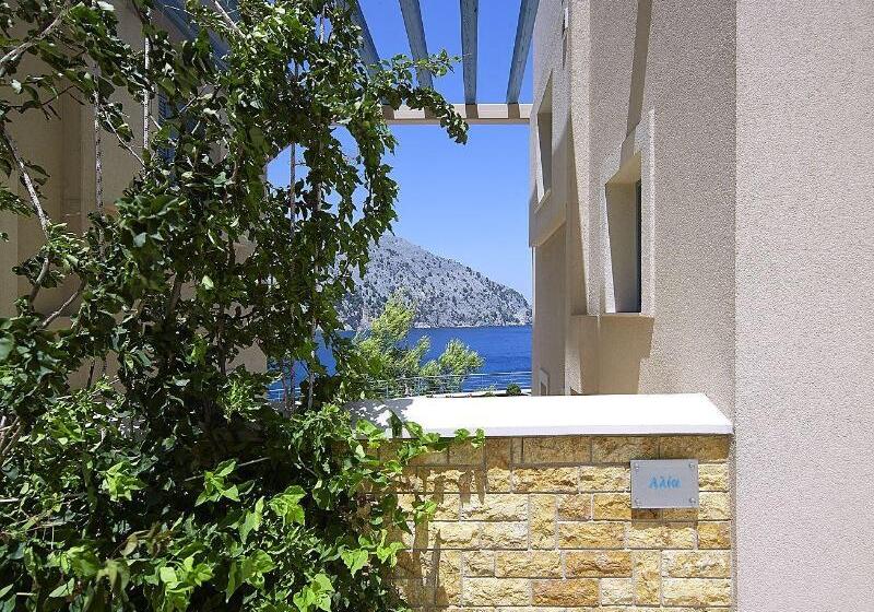 هتل Xenia Residence & Suites