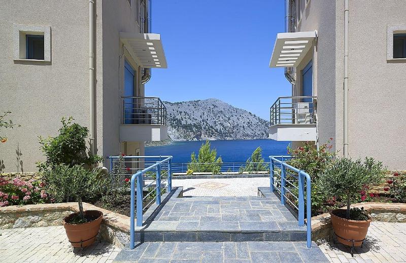 هتل Xenia Residence & Suites