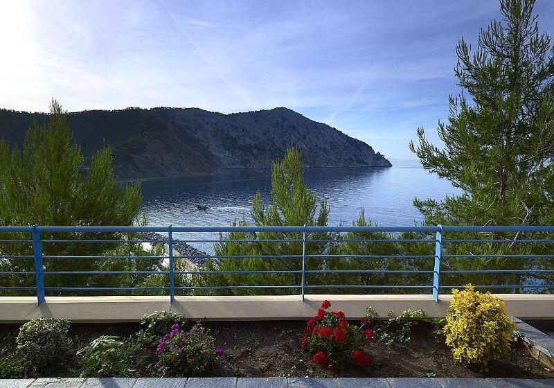 هتل Xenia Residence & Suites