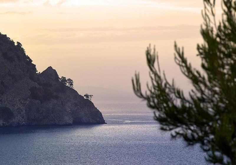 هتل Xenia Residence & Suites