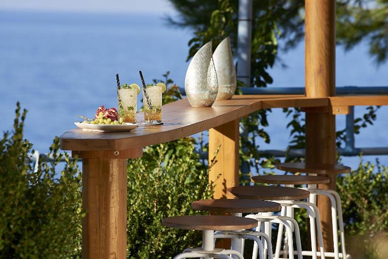 هتل Xenia Residence & Suites