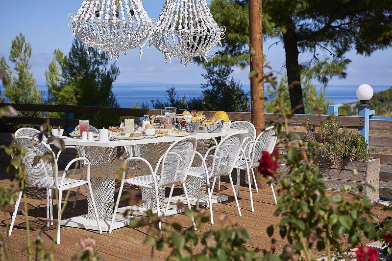 هتل Xenia Residence & Suites