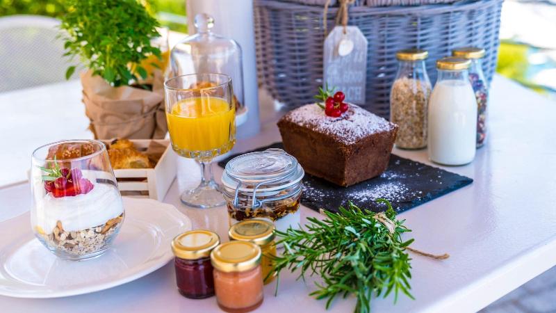 هتل Xenia Residence & Suites