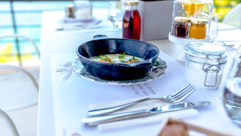 هتل Xenia Residence & Suites