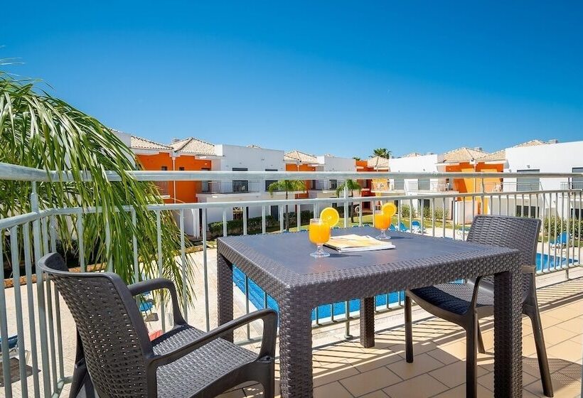 Jardins De Pera Vila M