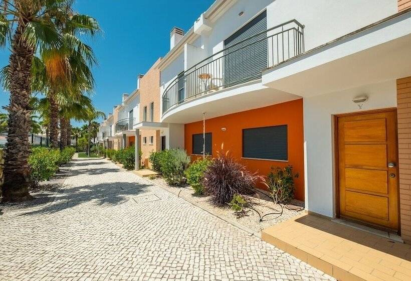 Jardins De Pera Vila M