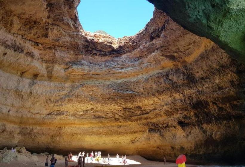 Jardins De Pera Vila M