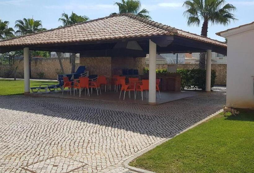 Jardins De Pera Vila M