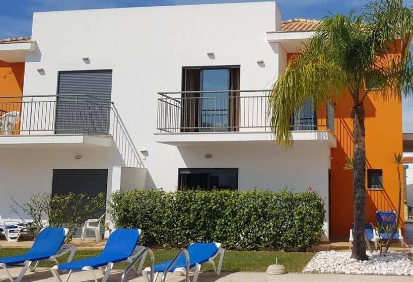 Jardins De Pera Vila M