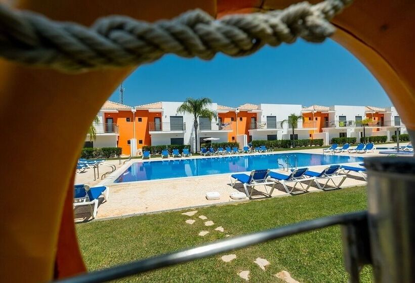 Jardins De Pera Vila M