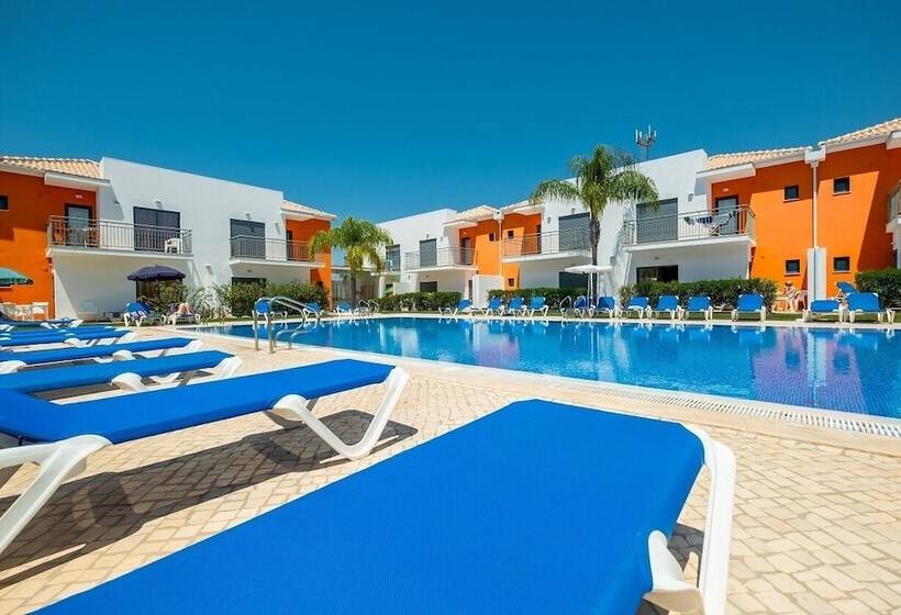 Jardins De Pera Vila M