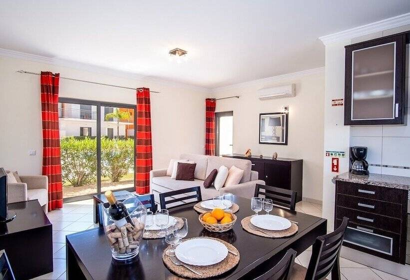 Jardins De Pera Vila M