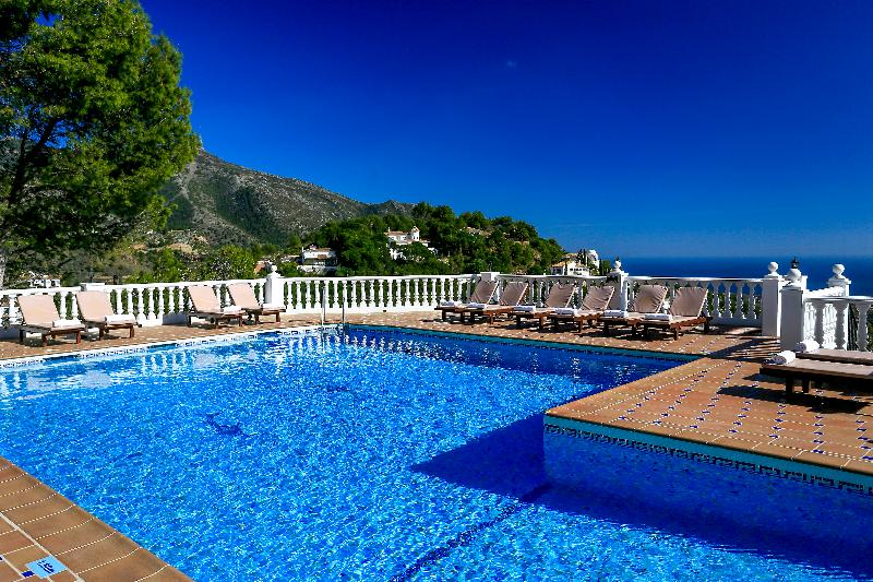 Macdonald La Ermita Resort